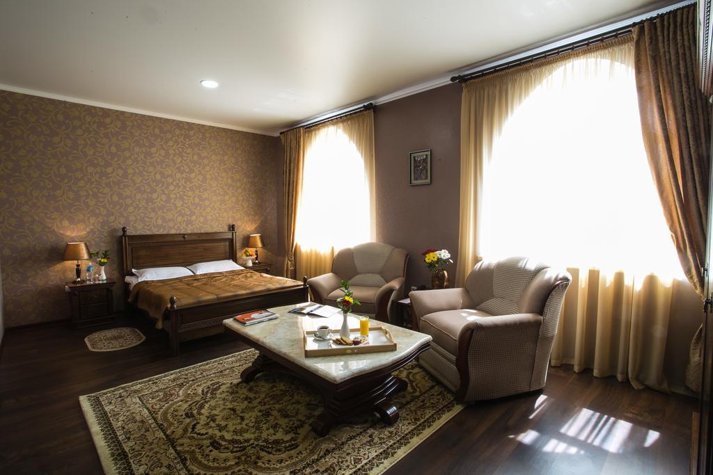 Shah Palace Hotel Bişkek Oda fotoğraf