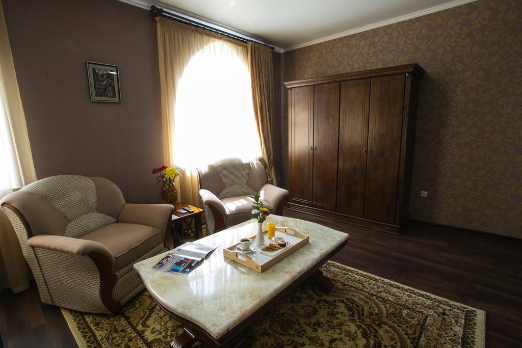 Shah Palace Hotel Bişkek Oda fotoğraf